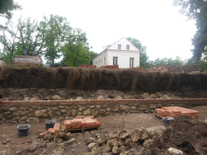 Letohrádek PORTZ - oprava historických bastionů a rekonstrukce objektu zámečku – fotografie 5