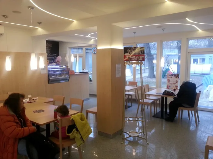Soukromá klinika LOGO, Brno: kavárna, bufet, dětský koutek, sociální zařízení – fotografie 2